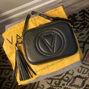 do mario valentino bolsas have serial numbers